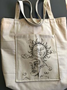 Painted Canvas Bags Ideas, Painting Tote Bag Ideas, Ecobag Design Ideas, Totebag Painting Ideas, Tote Bag Graphic Design, Tote Bag Design Diy Paint, Aesthetic Tote Bag Design, Tote Bag Art Design, Tote Bag Inspo