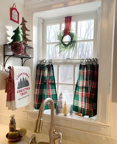 Transform your living space into a festive wonderland this holiday season. Discover 20 glamorous Christmas curtains that infuse elegance and festive charm, making your celebrations unforgettable. Christmas Kitchen Decor Ideas, Glamorous Christmas, Cozy Christmas Decor, Kitchen Decor Ideas, Christmas Kitchen Decor, Fresh Christmas Trees, Christmas Decorations For The Home, Christmas Window