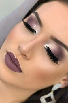 Makeup Lips Matte, Lipstick Liquid, Purple Eye Makeup, Lip Makeup Tutorial, Eye Makeup Steps, Beauty Lipstick