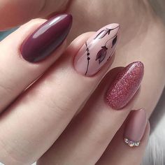 Maroon Nail Designs, Oval Nails Designs, Maroon Nails, Marble Nail, Floral Nail Designs, Pretty Nail Designs, Rose Tyler, Nails Polish, Winter Nail Designs