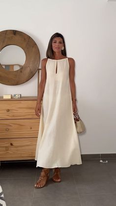 Super Casual Outfits, Linen Style Fashion, Classy Summer Outfits, Look Casual Chic, Everyday Fashion Outfits, Monochrome Fashion, Casual Summer Dresses, Casual Summer Outfits, Summer Maxi Dress