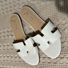 Beautiful White Slides Never Worn White Slip-on Flats For Vacation, White Cushioned Flats For Summer, Trendy White Open Toe Flats, Chic White Sandals With Textured Footbed, White Cushioned Sandals For Day Out, White Slides, Women's Shoes Sandals, Slides, Shoes Sandals