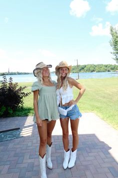 country concert country festival festival outfit western fashion country outfit ideas outfit inspo concert cute instagram pic onstagram post happy lifestyle cowboy hat outfit cowgirl boot outfit concert outfit #countryoutfit #countryconcert #festivalfit #festivalhair Wallen Concert Outfit, Bensen Boone, Kenny Chesney Concert Outfit, Barn Dance Outfit, Music Festival Fits, Luke Bryan Concert Outfit, Country Fest Outfits, Cma Fest Outfit, Country Thunder Outfits