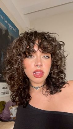 Shoulder Length Curly Hair With Bangs, Shaggy Curly Hair Medium, 3b Curly Haircut, Wolf Cut Hair, 2c Curly Hair Haircuts, Shaggy Curly Hair Short, Curly Wolfcut, Curly Wolf Cut, Curly Shag