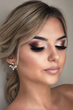 Dark Bridal Makeup For Green Eyes, Simple Wedding Makeup, Skincare Favorites, Fall Wedding Makeup, Bridemaids Hairstyles, Wedding Eyes, Wedding Hairstyles And Makeup, Wedding Eye Makeup, Glam Wedding Makeup