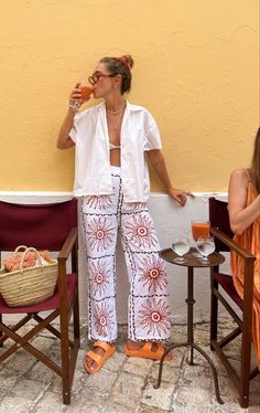 Greek Holiday Outfits, Greek Island Outfits, Greece Trip, Trip Outfit, Greek Summer, Tropical Holiday, Italy Outfits, Euro Summer