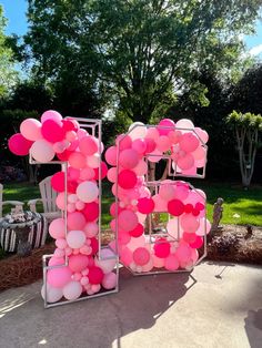 balloons are arranged in the shape of the letter e on display at an outdoor party