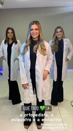 three women in white lab coats posing for a photo with the caption que trio