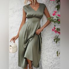 Green Satin V-Neck Dress, Large 8/10, Comfortable, Flattering, Midi, Never Worn, From Smoke Free Home Mens Shirt Refashion, Abaya Style, Fashion Terms, Fashion Design Collection, Summer Black Dress, Shirt Refashion, Dress For Summer, Vestidos Vintage, Abaya Fashion