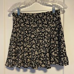 Brand New With Tags Zara Skort. There’s A Skirt On Top With Shorts Of The Matching Pattern Below Casual Floral Print Mini Shorts, Casual Mini Length Floral Print Shorts, Casual Short Mini Skirt With Floral Print, Casual Floral Print Short Mini Skirt, Casual Floral Print Mini Skirt, Casual Zara Mini Skort, Zara Summer Flowy Skirt Bottoms, Casual Floral Print Skort For Vacation, Casual Floral Print Skort