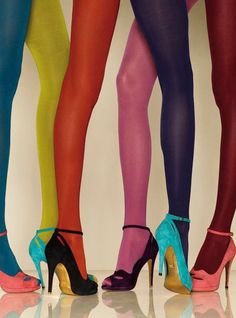 Colourful tights ALL THE WAY Open Toed Shoes, 일본 패션, Tokyo Street Fashion, Grunge Look, 가을 패션, Mode Vintage, Mode Inspiration, Color Inspiration