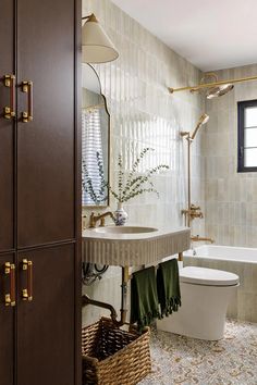 a bathroom with a sink, toilet and bathtub