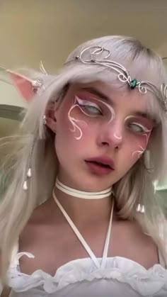 Maquillaje artístico Cool Makeup Looks Creative, Aesthetic Cute Makeup, Mythical Aesthetic, Makeup Looks Creative, Cool Makeup, Cool Makeup Looks, Dope Makeup, Fairy Makeup