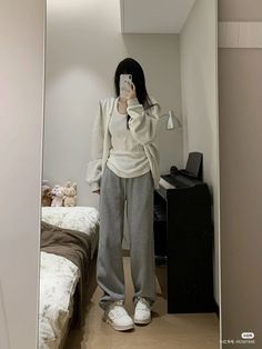 Aesthetic Sweatpant Outfits, Pretty Korean Outfits, Korean Sweatpants Outfit, Casual Lazy Outfits, Outfits Sweatpants