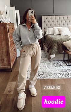 Winter Comfy Outfits Casual, Bodysuit Sweatpants Outfit, Fall Lounging Sweatpants With Relaxed Fit, Winter Sports Outfits For Women, Casual Stay At Home Mom Outfits, Cozy Sweatpants For Fall, Trendy Fall Leisure Sweatpants, Hot Mess Mom Aesthetic, Comfy Fall Outfits Lazy Days Sweatpants