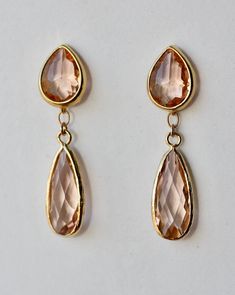 Elegant Earrings with Peach Champagne faceted Teardrop in Gold Plated Bezel setting 15 x 11 mm Post with Earrings backs Faceted Champagne Long Drop in Gold plated Bezel Set 21 x 10mm ( including loop 24 x 10 mm) The total length is 1.5 inches or 42 mm long Beautiful, elegant pair of earrings! Perfect for wedding, graduation, or birthday party! Your order will be gift wrapped and shipped in jewelry gift box. Similar design Earrings - Gold or Silver - https://www.etsy.com/listing/953473086/champag Made Of Honor, Birthday Gift For Daughter, Goth Jewelry, Garnet Necklace, Gift For Daughter, Garnet Earrings, Design Earrings, Short Necklace, Champagne Gold