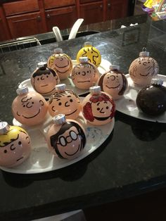 there are many eggs with faces on them