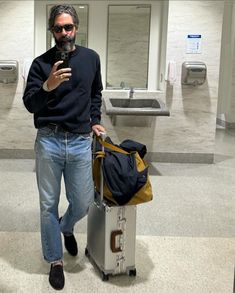 Airport Fit, 79th Birthday, Desi Fashion Casual, Outfits Hombre, Mens Casual Dress Outfits, Mens Outfit Inspiration, Men Fashion Casual Outfits, Streetwear Men Outfits