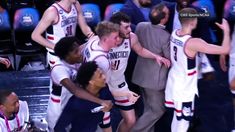 the basketball players are congratulating each other on their team's win streak