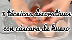 someone is peeling an egg in a container with the words 3 tendias decoraises con casca de huevo