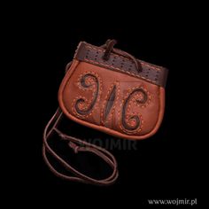 Viking pouch based on founding from GOKSTAD , handmade of leather 2mm thick. Dimensions: high 70mm, width 100mm , depth 25mm. Viking Purse, Viking Pouch, Medieval Belt Pouch, Viking Leather Pouch, Medieval Leather Pouch For Larp, Leather Belt Pouch Medieval, Coin Belt, Small Case, Belt Pouch