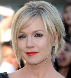 Piecy Bob, Over 40 Hairstyles, Jennie Garth, Bob Haircut For Fine Hair, Layered Bob Hairstyles, Funky Hairstyles, Haircuts For Fine Hair, Girl Short Hair, Blonde Pixie