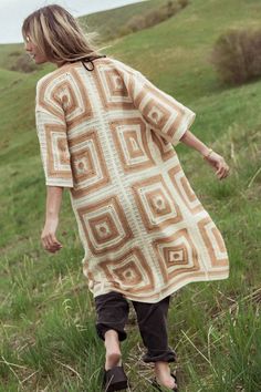 Oversized kimono in beige Geometric Kimono, Boy Crochet Blanket, Cotton Gauze Top, Crochet Shawl Patterns, Baby Boy Crochet Blanket, Boy Crochet, Big Knits, Crochet For Boys, Shawl Patterns