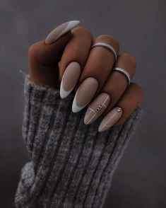 30 Bright & Beautiful November Nails Colors Trending in 2024 Winter Nails Solid Color, Nude Nails French Tip, Solid Color Nail Ideas, Nude Nails French, Kardashian Nails, Nails Korean, Nails Dip