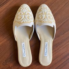 Never Use Casual White Sandals With Almond Toe, White Flats With Removable Insole, White Slip-on Closed Toe Sandals, White Synthetic Flats With Removable Insole, Cream Closed Toe Synthetic Flats, Elegant White Slip-on Sandals, White Slip-on Flats With Almond Toe, White Pointed Toe Synthetic Flats, White Synthetic Pointed Toe Flats