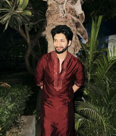 Diwali Kurta Poses For Men, Celebrity Kurta Style Men, Ethnic Wear Poses Men, Aesthetic Kurta Poses For Men, Mens Poses In Kurta, Marathi Groom, Kurta Poses, Rohit Saraf, Indoor Poses