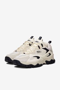 Fila's Ray Tracer TR 2 Chunky Sneakers for Men is a pair of shoes. Elevate your shoe game with these chunky sneakers. Mens Chunky Shoes, Fila Ray Tracer Outfit, Hiphop Shoes, Chunky Shoes Outfit, Chunky Shoes Men, Trendy Shoes For Men, Funky Sneakers, Sneakers Fashion Mens, Best Sneakers For Men