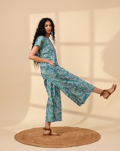 "WIDE LEG PANTS With Pockets | Printed Relaxed Pants | Palazzo Pants | Skirt Like Pants | Loose Linen Trousers | Casual Linen Pants >KNOW YOUR PANTS< - Length of the pants - 36\" (91.50 cm) - If you want to customize the length, please mention in 'Note to seller' section while ordering these     pants. - relaxed fit - available in printed 100% Cotton and Linen blend fabrics  - the model is 172 cm high (regular XS - S) and is wearing size S.  - print in the picture - P30 - (Please choose colors from drop down menu). >FIT< - The pants are of relaxed fit >COLOR< - The pants available in 36 printed cotton fabrics and 40 Linen Cotton Blend Fabrics  - We found out the fabric to be rather hard to photograph to have an exact color for exposure - fabric wrinkles often catches unexpected light and s Cotton Culottes With Elastic Waistband, Fitted Wide Leg Set With Pockets, Cotton Straight Culottes For Spring, Summer Wide Leg Sets With Pockets, Casual Cotton Wide Leg Sets, Casual Cotton Straight Culottes, Cotton Wide Leg Sets With Relaxed Fit, Spring Wide Leg Sets With Relaxed Fit, Spring Sets With Pockets And Ankle Pants