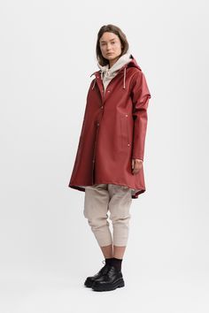 Mosebacke Burgundy - Stutterheim (USA) Winter Raincoat With Button Closure, Hooded Raincoat With Button Closure For Fall, Fall Raincoat For Rainy Weather, Fall Raincoat With Button Closure For Rainy Weather, Red Winter Outerwear For Rainy Weather, Red Hooded Raincoat For Fall, Long Winter Parka For Rainy Weather, Outdoor Long Raincoat For Fall, Fall Raincoat With Double-lined Hood