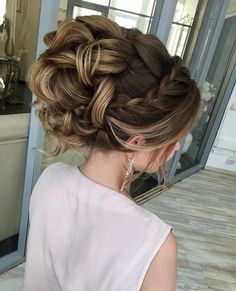 Updo wedding hairstyle inspiration | elegant chignon bridal hairstyle ideas #weddinghair #updo #chignon #messyupdo #messybridalupdo #hairstyleideas #weddinghairinspiration #updohairstyle #upstyle #bridalhair Unique Wedding Hairstyles, Messy Hair Updo, Braided Prom Hair, Creative Hair, Best Wedding Hairstyles, Fishtail Braid, Trendy Wedding Hairstyles