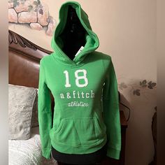 Abercrombie Fitch Pullover Girls Size Xl Cozy Fit Green Top For Spring, Spring Green Cozy Fit Top, Fitted Green Cotton Sweatshirt, Green Fitted Casual Sweatshirt, Fitted Green Cotton Hoodie, Fitted Green Fall Sweatshirt, Fitted Green Sweatshirt For Fall, Abercrombie Girls, Patchwork Hoodie