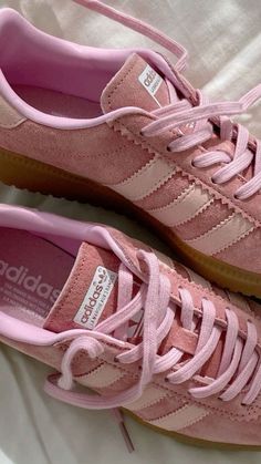 Adidas Samba Women, Pink Gazelles, Platform Tennis Shoes, Samba Outfit, Girly Shoes, Shoe Inspo, Aesthetic Shoes