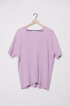 "Short sleeve v-neck ribbed sweater in a lavender purple almost pink color. Cotton fabric with a good amount of stretch. Measurements Bust 60-64\", Length 27\", Shoulders 24\" (seam to seam) Brand Andrew Spencer Tag Size 2XL Fabric 100% Cotton Shop more vintage: https://cosmosmodern.etsy.com All orders are packed in biodegradable mailers or cardboard boxes."