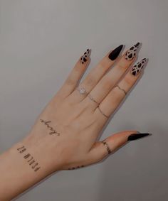 Black Acrylic Nails, Square Nail Designs, Gothic Nails, Acrylic Nails Coffin Pink, Nails Gel, Minimalist Nails, Pretty Acrylic Nails, Chic Nails, Nails Inspo