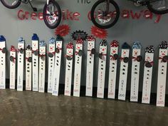 some skis are lined up against the wall with red and white bows on them