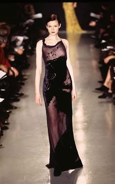 Black Dress Style, 90s Runway Fashion, Fashion Catalogue, Runway Collection, Runway Models, Donna Karan, 2000s Fashion, Event Dresses, Dream Dress