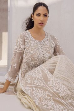 Ivory Khaddi Silk Embroidered Front Open Kurta Paired With Crushed Two – Sania Maskatiya International Hyderabadi Kurta Design, Front Open Kurta Designs Women, Front Open Kurti Designs, Desi Casual, Plain Suits, Hijab Trend, Sania Maskatiya, Pakistani Formal Dresses, Chikankari Suits