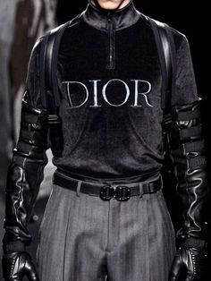 This men's outfit impresses with the mixture of classic trousers and absolutely cool Sweater in a velvet leather mix. Seen at Dior men's runway fashion show. #designerclothing #men #mensfahion #menstyle #coolfashion #fashionoutfits Runway Fashion Men, Leather Runway, Cool Sweater, Healthy Supper Recipes, Dior Men, Healthy Supper, Classic Trousers, Low Calorie Dressing