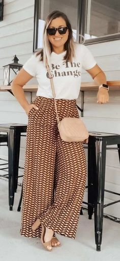 Patterned Pants Outfit, Wide Leg Pant Outfit, Flowy Pants Outfit, Wide Leg Trousers Outfit, Palazzo Pants Outfit