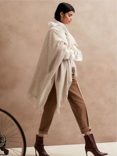 Wool Clothing Women, Oversized Fringe Casual Poncho, Oversized Fringe Poncho Casual Style, Oversized Fringe Cape For Fall, Cream Poncho Outfit, Cozy Beige Shawl For Fall, Oversized Wool Poncho For Layering, Oversized Cozy Cashmere Poncho, Cozy Oversized Cashmere Poncho