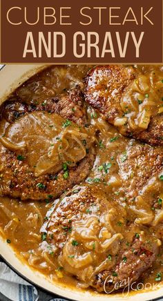 cube steak in a pot topped with onions and gravy Tender Cube Steak, Beef Cube Steak Recipes, Cube Steaks, Beef Cubed Steak, Plats Ramadan, Fried Steak Recipes