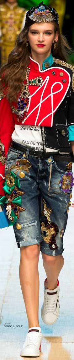 Dolce & Gabbana Spring 2017 RTW Dolche Gabana, Runway Accessories, Runway Inspiration, Designer Denim, Sports Style, A Jacket, Looks Street Style, 2017 Fashion