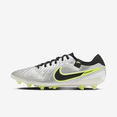 the nike vapor soccer shoe in white and black