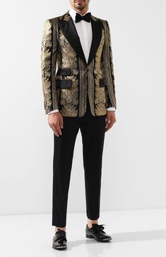 This Black Gold Jacquard Single-Breasted Blazer by Dolce & Gabbana is the perfect addition to any wardrobe. Crafted with a durable and large baroque pattern, designed stand out. Style snow-white shirt, skinny trousers patent derbies complete look. Snow White Shirt, Black Tie Outfits, Style Snow, Baroque Pattern, Leg Work, Tie Styles, Breasted Blazer, Jacket Style, Black Tie