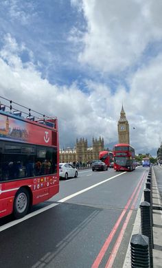 #london #red #uk #travel #europe #taylorswiftlyrics Uk Aesthetic, Vintage London Photography, London Living, London Red