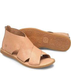 Leather Sandals With Rubber Sole And Almond Toe, Comfortable Medium Width Sandals, Casual Leather Sandals For Fall, Comfortable Beige Leather Sandals, Beige Leather Slip-on Sandals, Lightweight Leather Round Toe Sandals, Lightweight Leather Sandals With Round Toe, Casual Ankle-high Leather Sandals, Closed Toe Sandals With Removable Insole For Fall